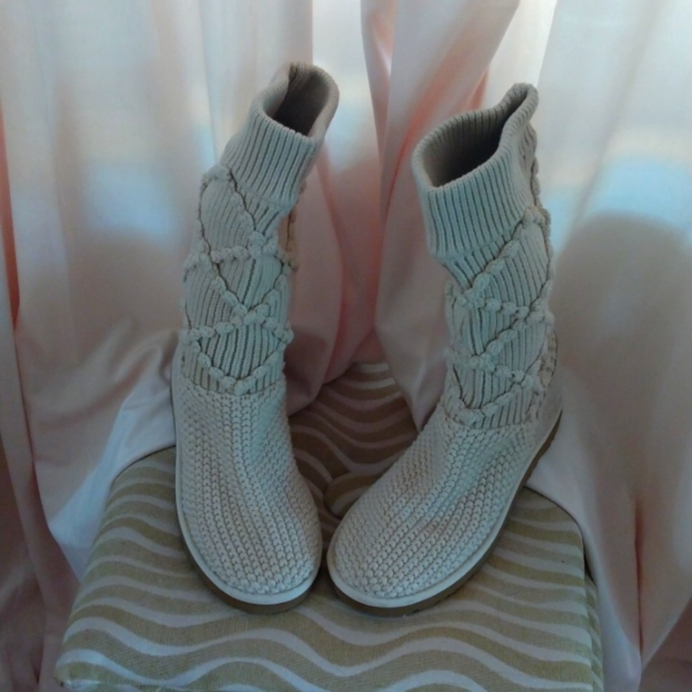 Ugg classic Argyle Knit Cream Boots Size 8